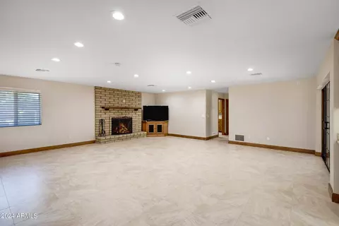 Living - 637 E Leah Ln, Gilbert, AZ 85234 photo 1 of 4
