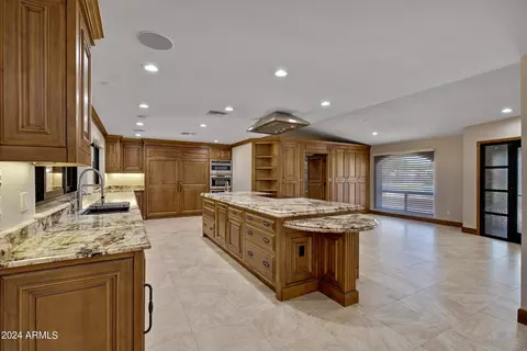 Kitchen - 637 E Leah Ln, Gilbert, AZ 85234 photo 7 of 7