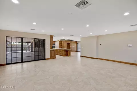 Living - 637 E Leah Ln, Gilbert, AZ 85234 photo 2 of 4