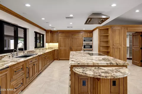 Kitchen - 637 E Leah Ln, Gilbert, AZ 85234 photo 3 of 7