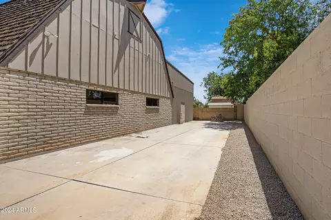 Exterior - 637 E Leah Ln, Gilbert, AZ 85234 photo 5 of 20