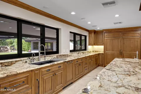 Kitchen - 637 E Leah Ln, Gilbert, AZ 85234 photo 4 of 7