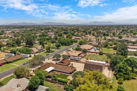 View/Area - 637 E Leah Ln, Gilbert, AZ 85234 photo 7 of 9