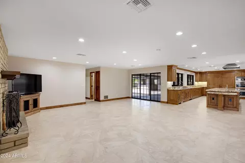 Living - 637 E Leah Ln, Gilbert, AZ 85234 photo 4 of 4