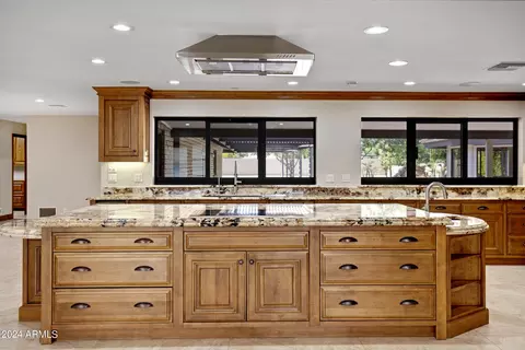 Kitchen - 637 E Leah Ln, Gilbert, AZ 85234 photo 2 of 7
