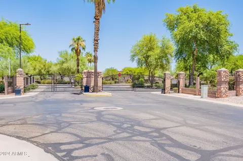 1651 E Horseshoe Dr, Chandler, AZ 85249