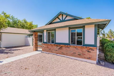 727 S Hartford St #213, Chandler, AZ 85225