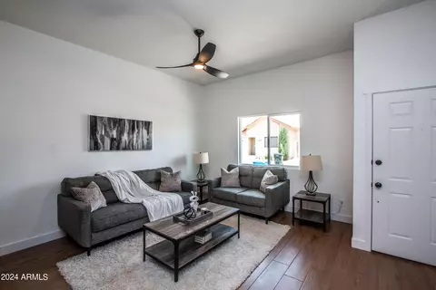919 E Charleston Ave, Phoenix, AZ 85022 photo 2