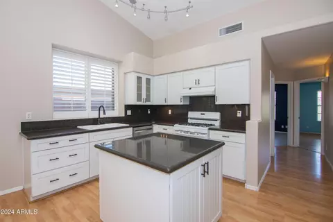 4609 E Rowel Rd, Phoenix, AZ 85050 photo 9