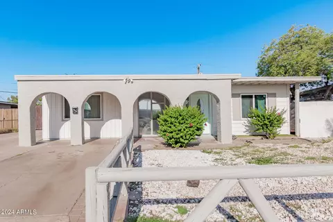 1813 N 38th Dr, Phoenix, AZ 85009 photo 2