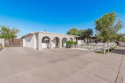 1813 N 38th Dr, Phoenix, AZ 85009 photo 4