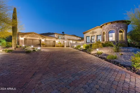 8535 E Regina Cir, Mesa, AZ 85207