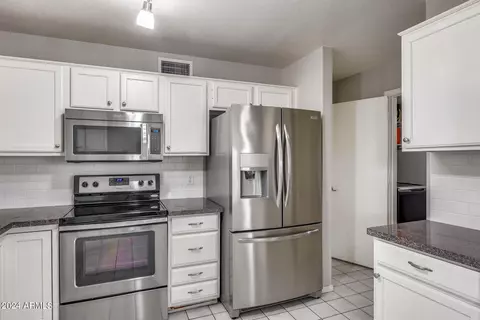 3035 E Topeka Dr, Phoenix, AZ 85050 photo 18