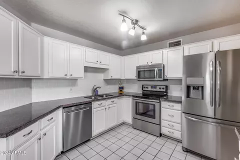 3035 E Topeka Dr, Phoenix, AZ 85050 photo 17