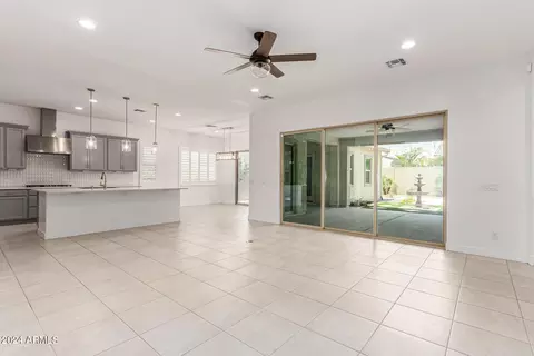 10040 E Satellite Dr, Mesa, AZ 85212 photo 6