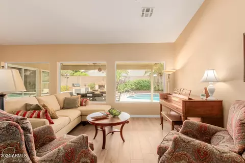 3326 E Marco Polo Rd, Phoenix, AZ 85050 photo 10