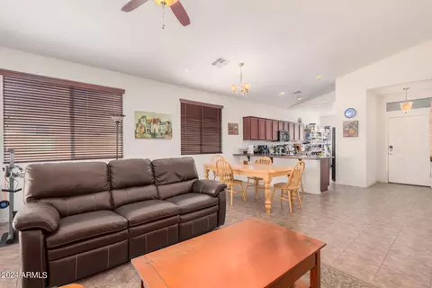 6520 S 37th Dr, Phoenix, AZ 85041 photo 5