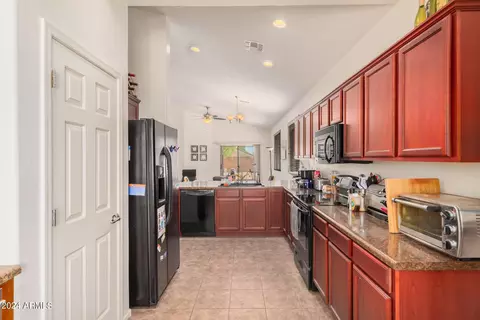 6520 S 37th Dr, Phoenix, AZ 85041 photo 13