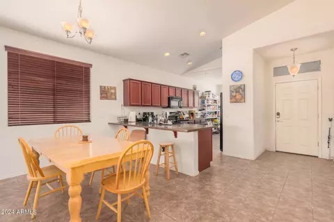 6520 S 37th Dr, Phoenix, AZ 85041 photo 9