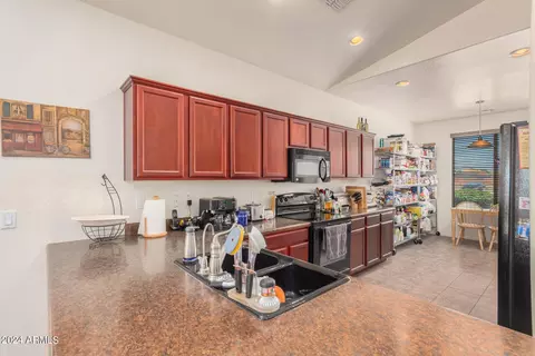 6520 S 37th Dr, Phoenix, AZ 85041 photo 11