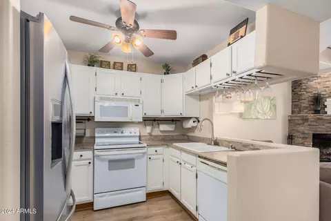 1025 E Highland Ave #34, Phoenix, AZ 85014 photo 8