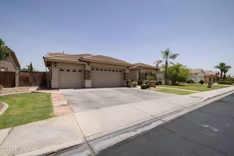 614 E Hampton Ct, Gilbert, AZ 85295 photo 2