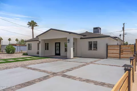 937 E Amelia Ave, Phoenix, AZ 85014 photo 2