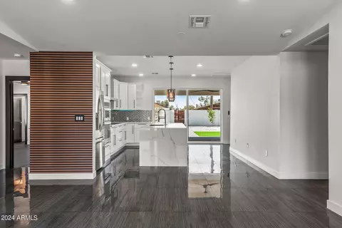 937 E Amelia Ave, Phoenix, AZ 85014 photo 14