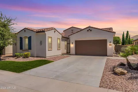 933 E Horseshoe Pl, Chandler, AZ 85249