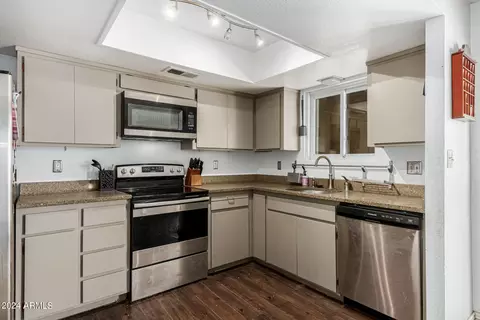 1804 W Frier Dr, Phoenix, AZ 85021