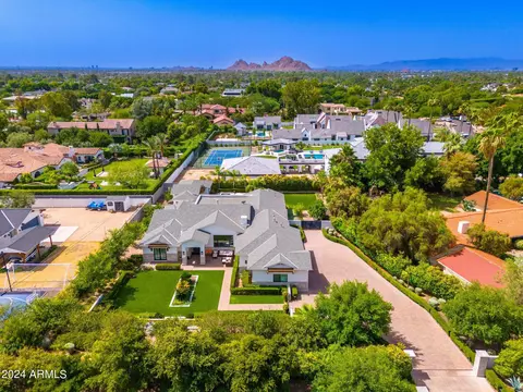 View/Area - 5905 E Camelback Rd, Phoenix, AZ 85018 photo 3 of 22