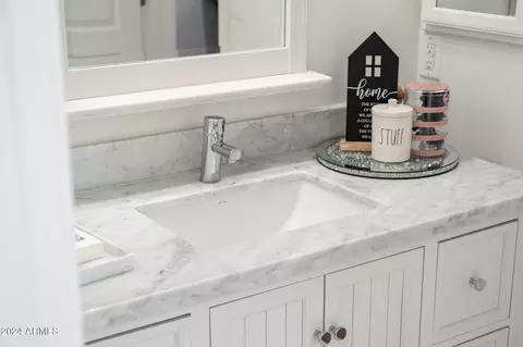 Bath - 5905 E Camelback Rd, Phoenix, AZ 85018 photo 5 of 11