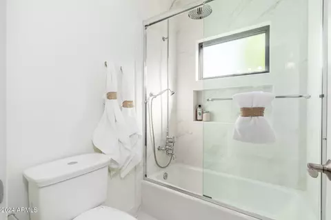 Bath - 5905 E Camelback Rd, Phoenix, AZ 85018 photo 6 of 11