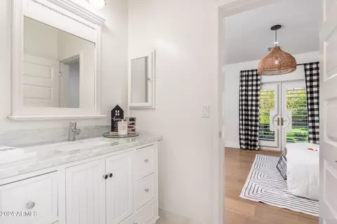 Bath - 5905 E Camelback Rd, Phoenix, AZ 85018 photo 4 of 11