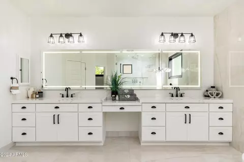 Bath - 5905 E Camelback Rd, Phoenix, AZ 85018 photo 1 of 11