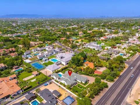 View/Area - 5905 E Camelback Rd, Phoenix, AZ 85018 photo 9 of 22