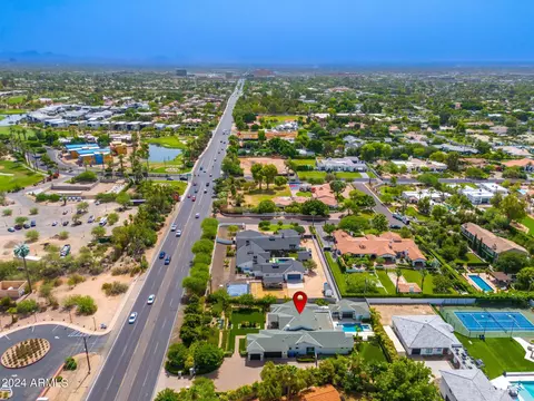 View/Area - 5905 E Camelback Rd, Phoenix, AZ 85018 photo 11 of 22