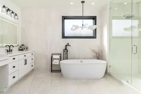 Bath - 5905 E Camelback Rd, Phoenix, AZ 85018 photo 2 of 11