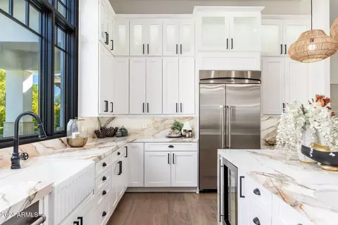 Kitchen - 5905 E Camelback Rd, Phoenix, AZ 85018 photo 10 of 13