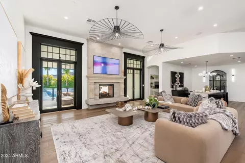 Living - 5905 E Camelback Rd, Phoenix, AZ 85018 photo 2 of 3