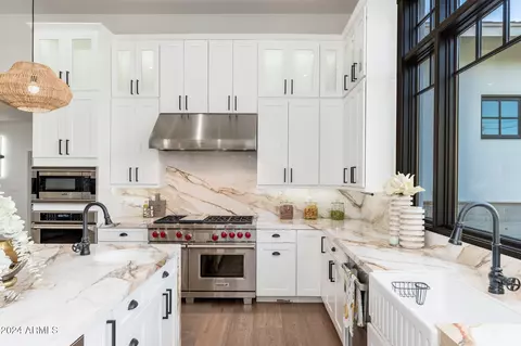 Kitchen - 5905 E Camelback Rd, Phoenix, AZ 85018 photo 7 of 13