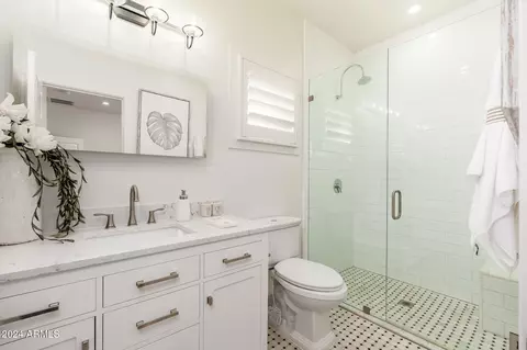 Bath - 5905 E Camelback Rd, Phoenix, AZ 85018 photo 7 of 11