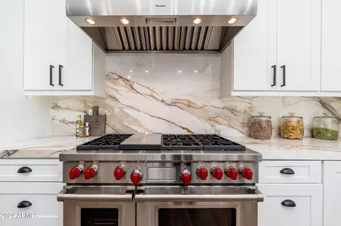 Kitchen - 5905 E Camelback Rd, Phoenix, AZ 85018 photo 9 of 13