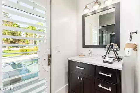 Bath - 5905 E Camelback Rd, Phoenix, AZ 85018 photo 11 of 11