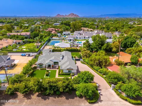 View/Area - 5905 E Camelback Rd, Phoenix, AZ 85018 photo 2 of 22