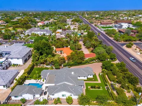 View/Area - 5905 E Camelback Rd, Phoenix, AZ 85018 photo 7 of 22