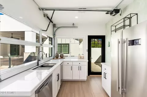 Kitchen - 5905 E Camelback Rd, Phoenix, AZ 85018 photo 13 of 13