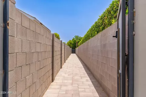 Entry Way - 5905 E Camelback Rd, Phoenix, AZ 85018 photo 2 of 2