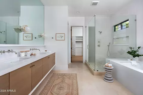 Bath - 210 E Georgia Ave, Phoenix, AZ 85012 photo 1 of 7