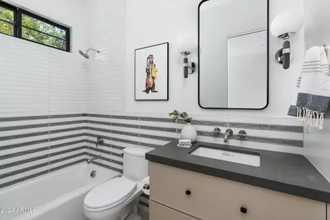 Bath - 210 E Georgia Ave, Phoenix, AZ 85012 photo 5 of 7